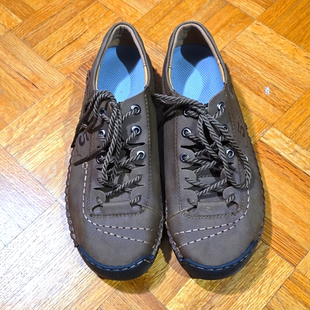 Men's 5 1978 European Style Shoes in size 10